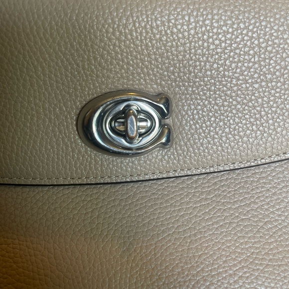 Coach Cassie - Picture 9 of 12